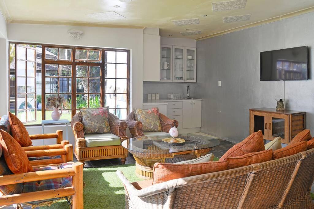 Mawethu Peaceful Garden With Covered Pool And Braai Area Cape Town Ngoại thất bức ảnh